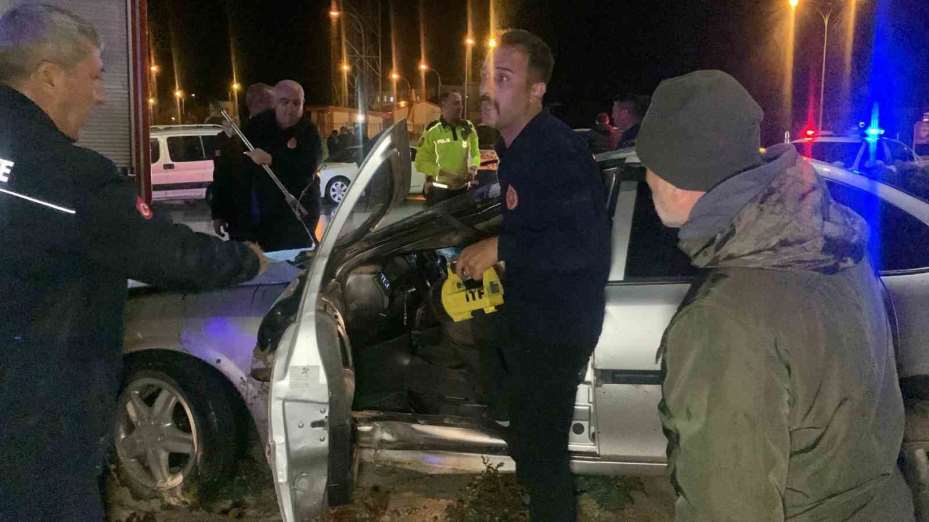 Karaman’da takla atan otomobildeki 2 kişi yaralandı