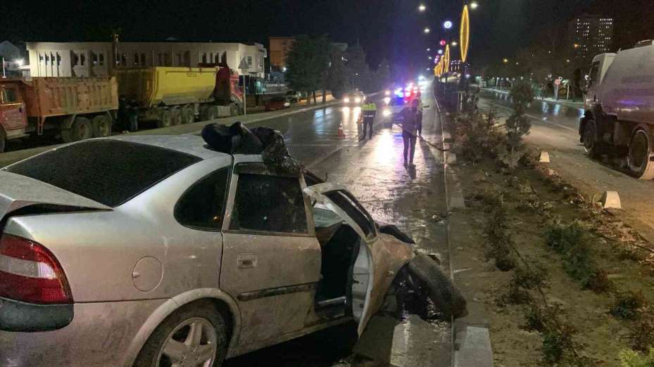 Karaman’da takla atan otomobildeki 2 kişi yaralandı