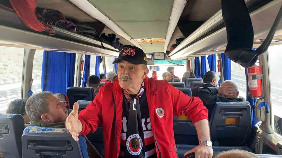 Gençlerbirliği taraftarları Süper Lig yolunda takımını yalnız bırakmıyor