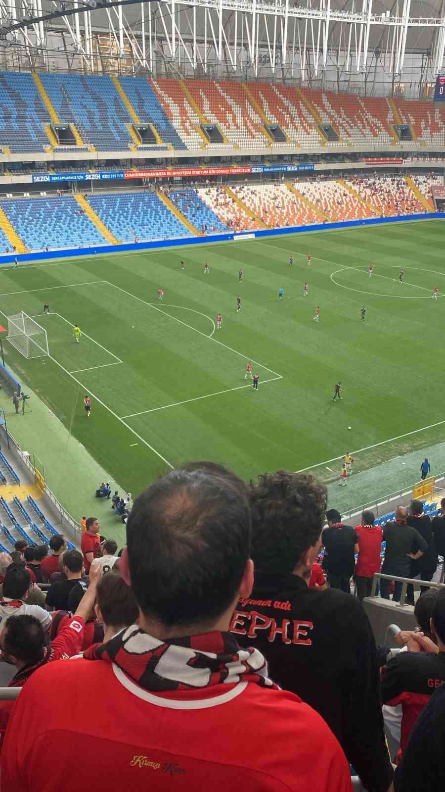 Gençlerbirliği taraftarları Süper Lig yolunda takımını yalnız bırakmıyor
