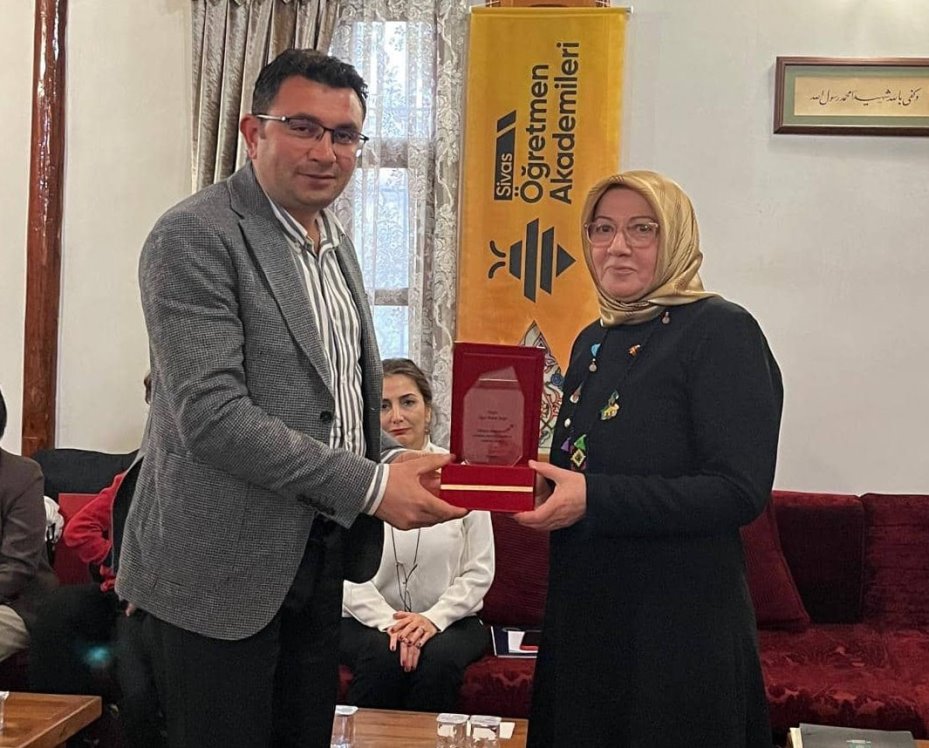 Sivas’ta Edebiyat Akademisi devam ediyor