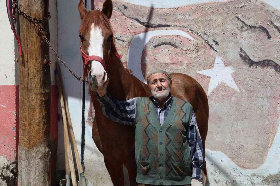 77 yaşındaki son nalbant ustası, 63 yıldır mesleğini sürdürüyor