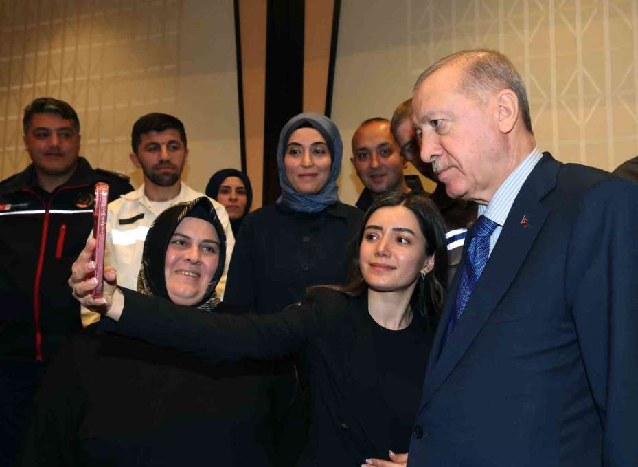 Cumhurbaşkanı Erdoğan işçilerle bir araya geldi