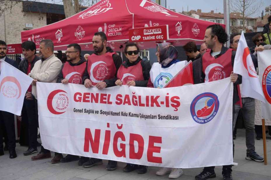 Niğde’de 1 Mayıs’ı halaylar çekerek kutladılar