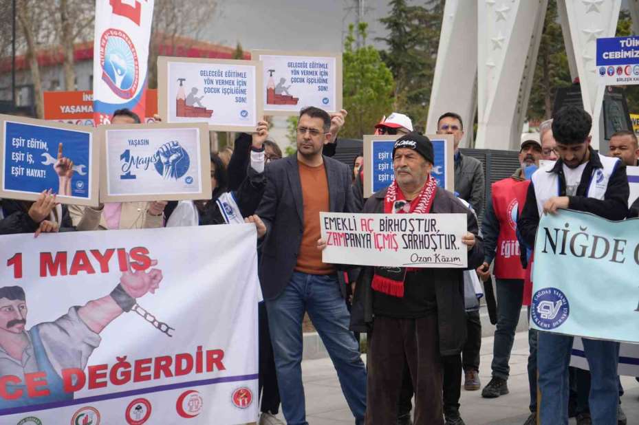 Niğde’de 1 Mayıs’ı halaylar çekerek kutladılar