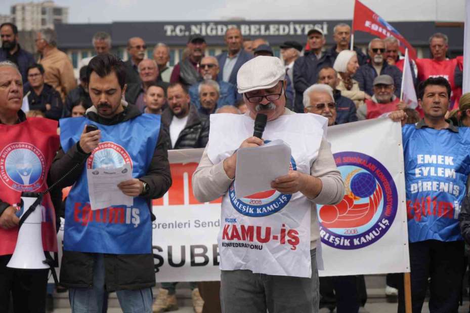 Niğde’de 1 Mayıs’ı halaylar çekerek kutladılar