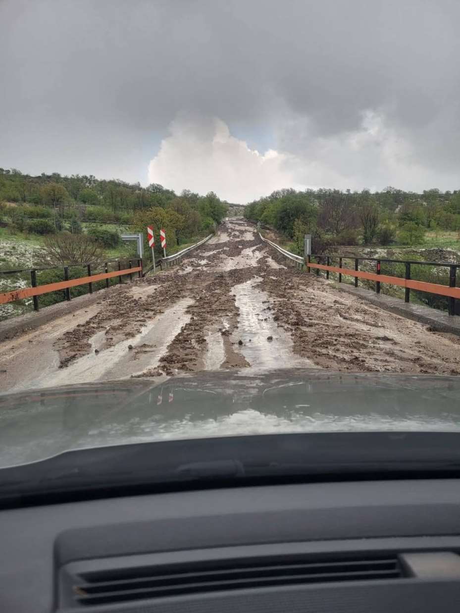 Ankara’da yoğun yağış çeşitli ilçelerde yaşamı olumsuz etkiliyor