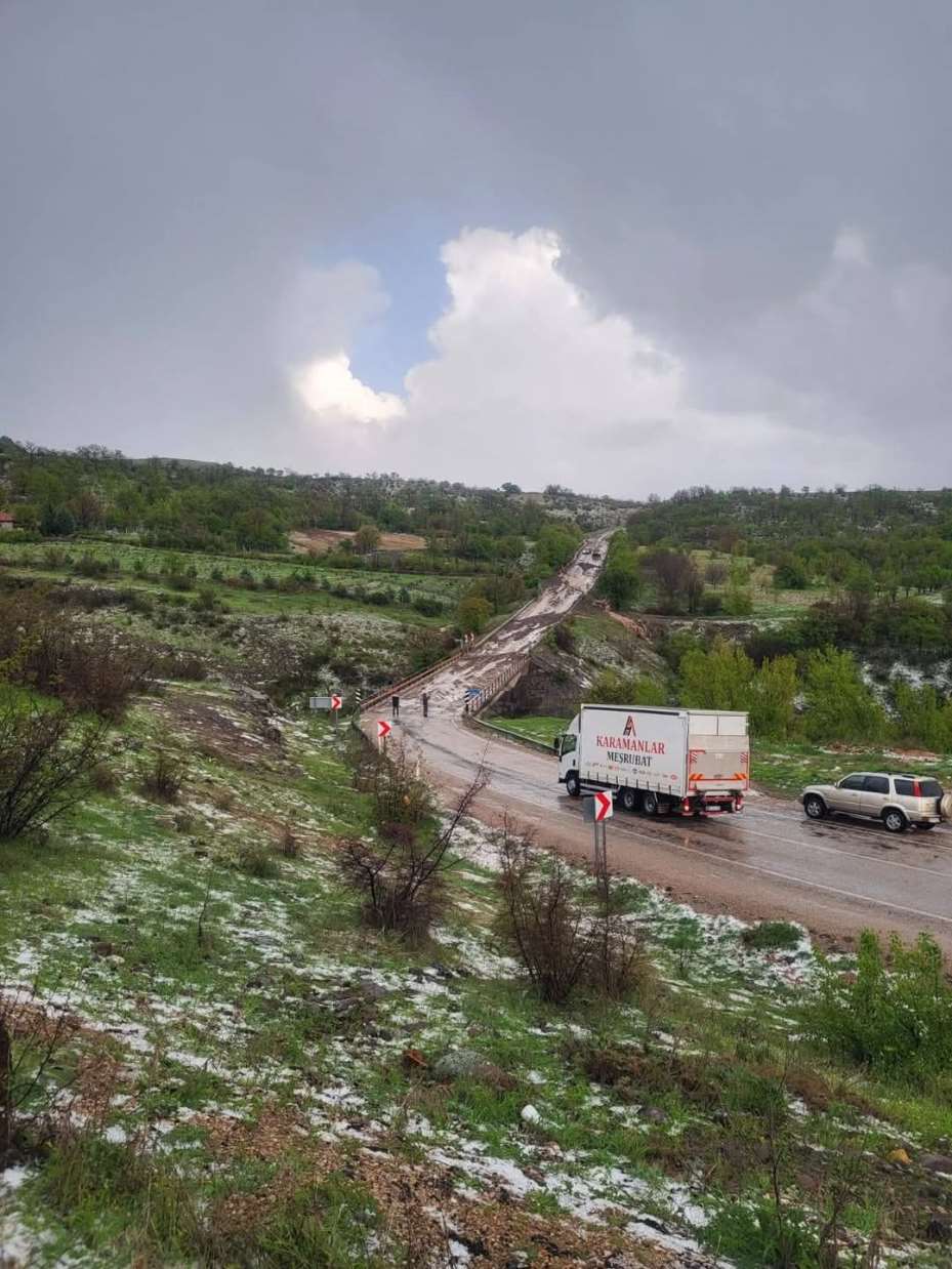 Ankara’da yoğun yağış çeşitli ilçelerde yaşamı olumsuz etkiliyor