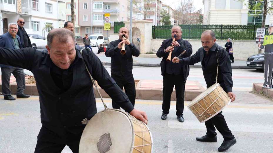 İşten çıkarmaların gölgesinde işçi sendikası yürüyüş yaptı