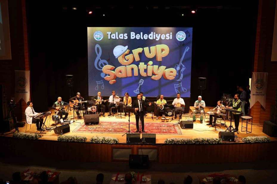 Belediye personeli 1 Mayıs’ta kulakların pasını sildi