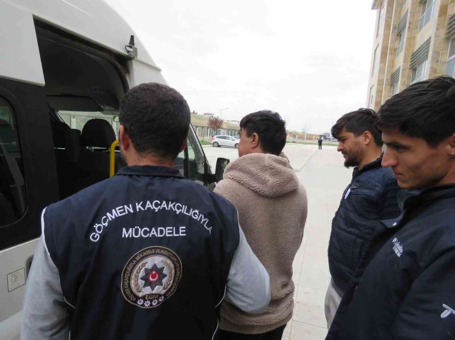 Kırşehir’de 18 düzensiz göçmen yakalandı