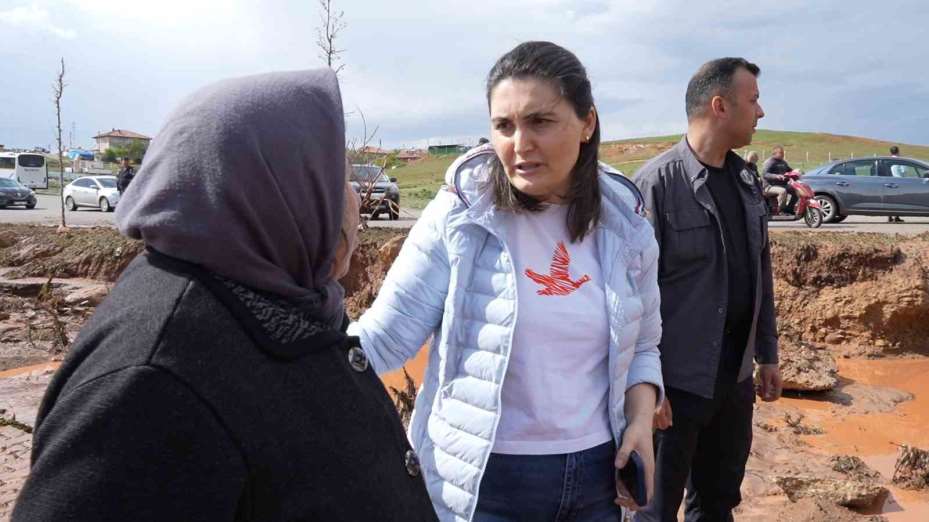 Kırıkkale’de sağanak yağış hayatı felç etti: Tren seferleri durdu, ev ve iş yerlerini su bastı