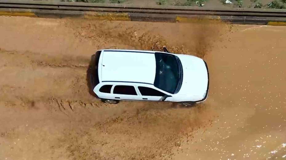 Kırıkkale’de sağanak yağış hayatı felç etti: Tren seferleri durdu, ev ve iş yerlerini su bastı
