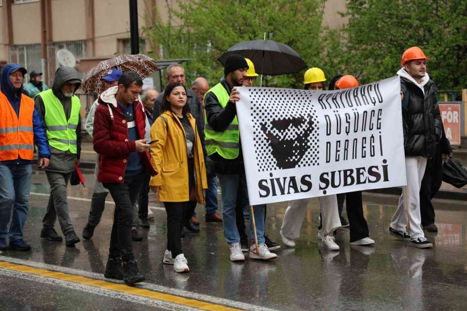 Bölücü slogan iddiası gerginliğe neden oldu