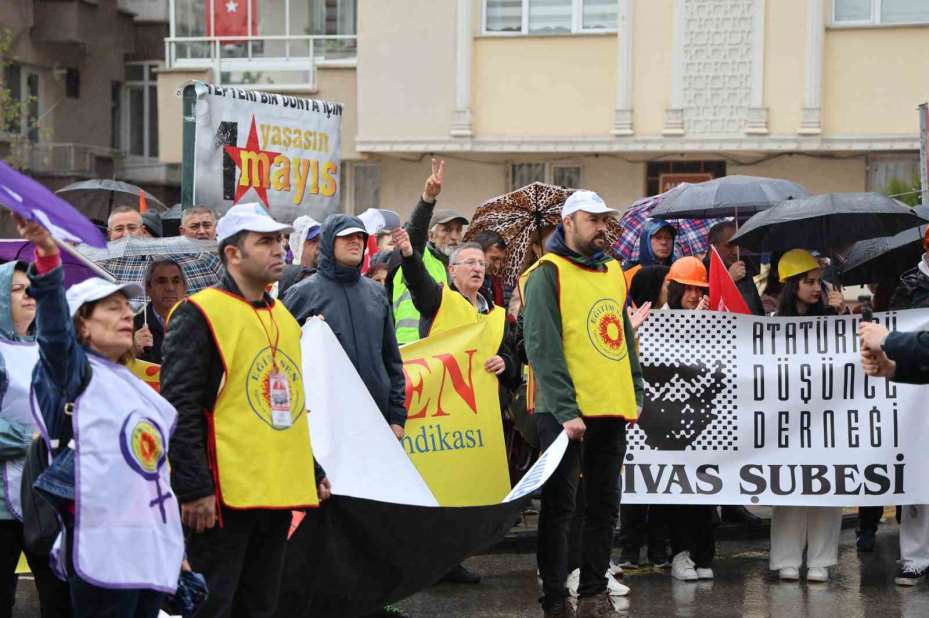 Bölücü slogan iddiası gerginliğe neden oldu