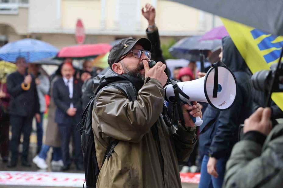 Bölücü slogan iddiası gerginliğe neden oldu
