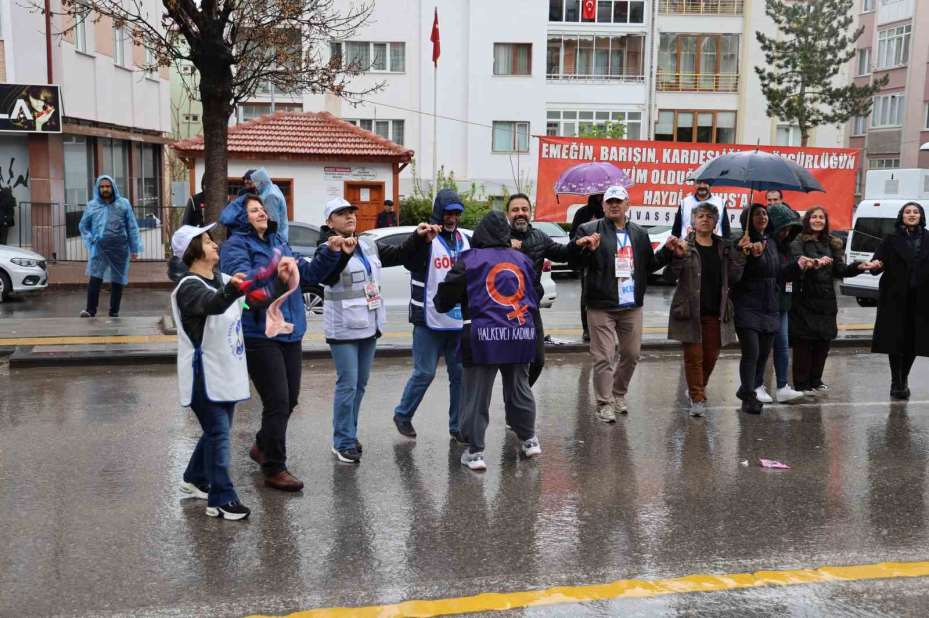 Bölücü slogan iddiası gerginliğe neden oldu
