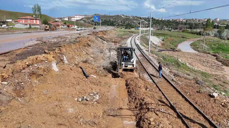 Kırıkkale Valisi Makas’tan "sel" açıklaması: "36 farklı noktaya müdahale ettik"