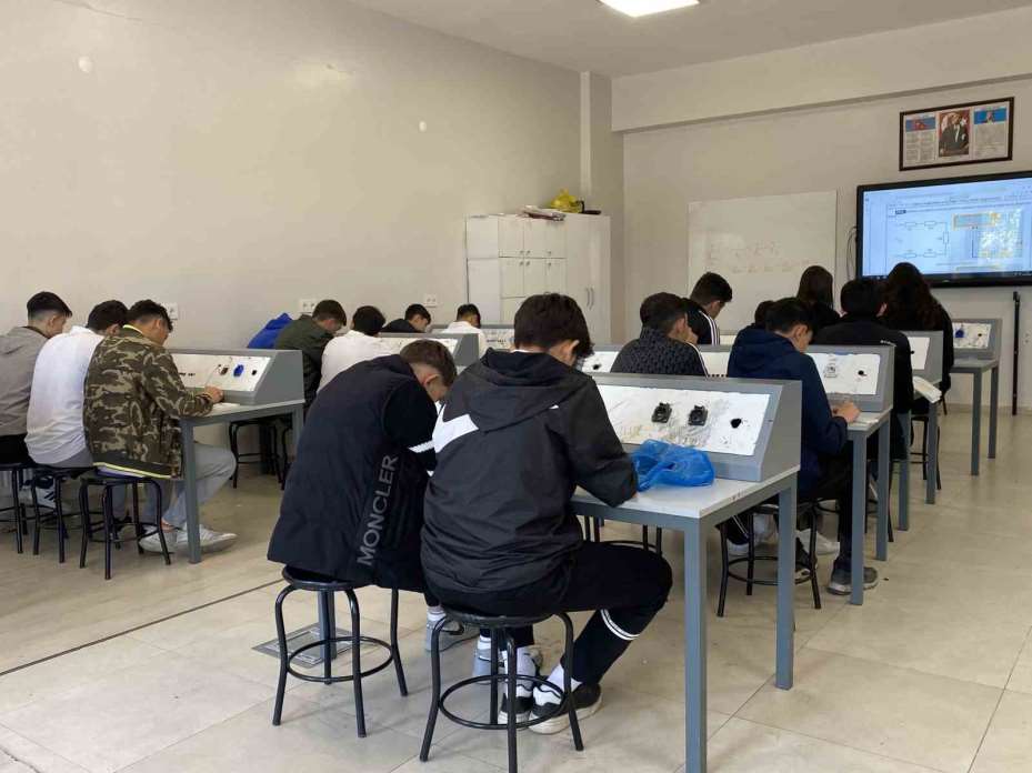 Bu okuldan mezun olan öğrenciler aranan personel oluyor