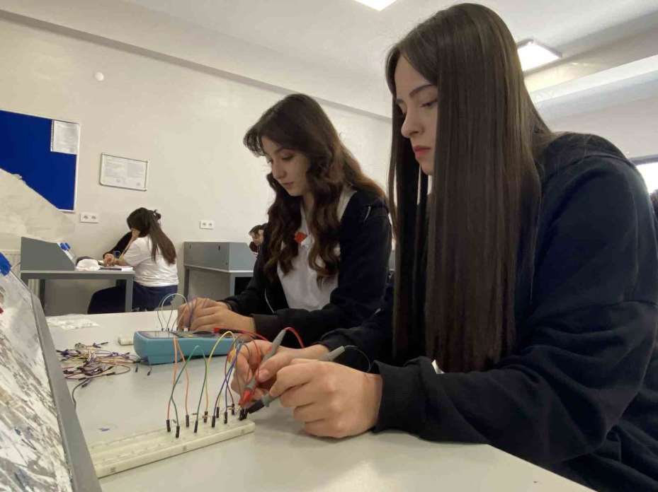 Bu okuldan mezun olan öğrenciler aranan personel oluyor