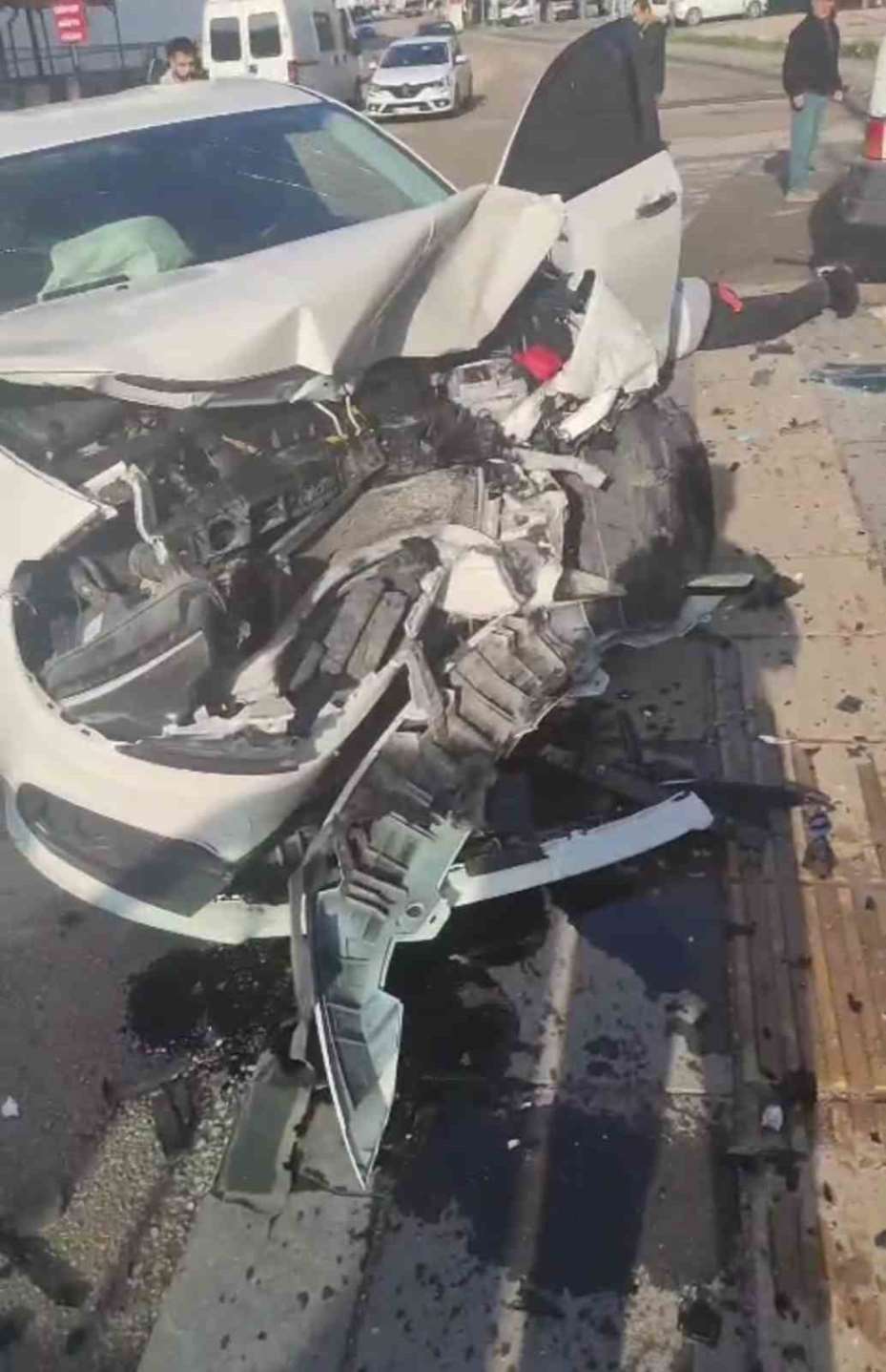 Ankara’da iki otomobil çarpıştı: 3’ü ağır 9 yaralı