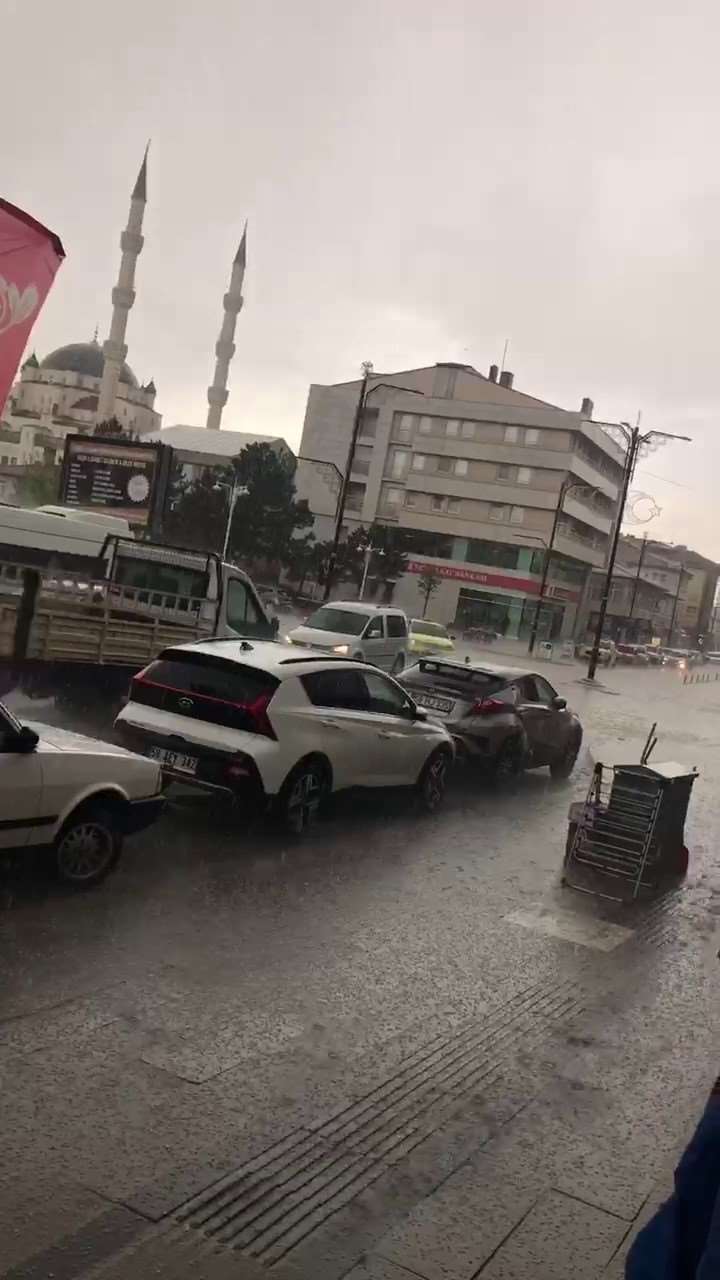 Sivas’ta dolu yağışı etkili oldu