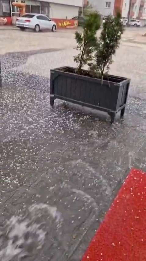 Sivas’ta dolu yağışı etkili oldu