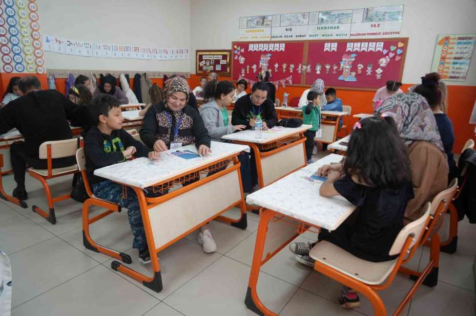 MEB’in ’Ailemle Eğitim Yolculuğum’ projesiyle veliler ve öğrenciler atölyede buluştu