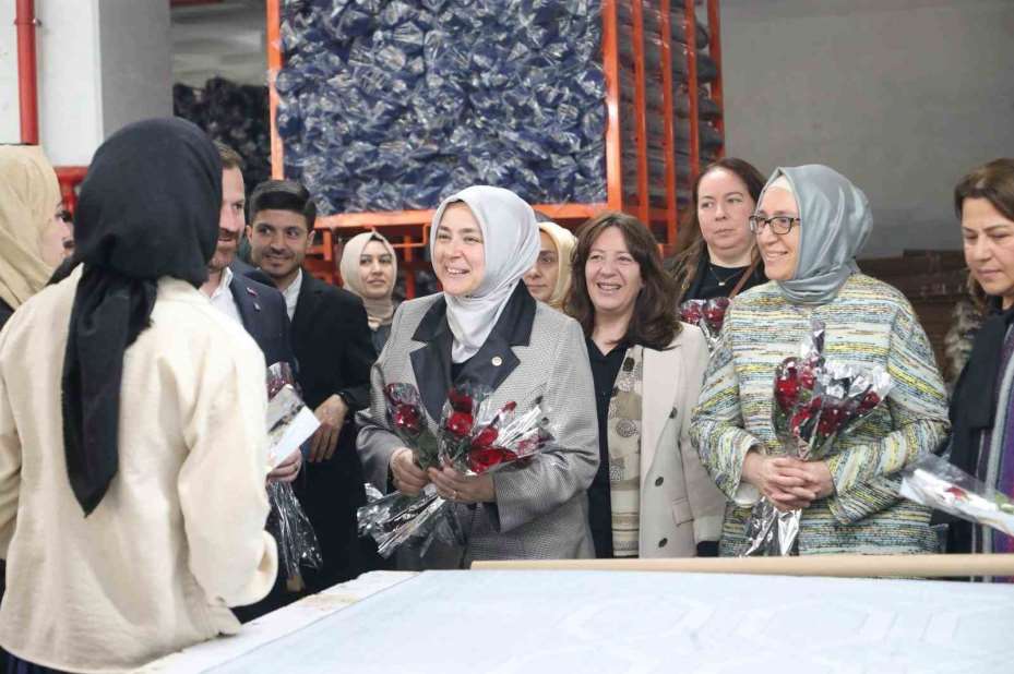 AK Parti Genel Merkez Kadın Kolları Başkanı Ercan, tekstil fabrikasında kadın işçilerle bir araya geldi