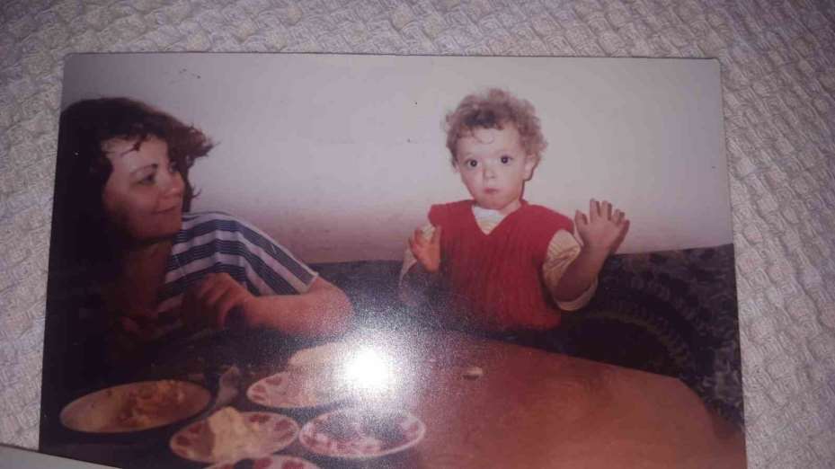 Kaynanasının eline doğduğunu kız isteme merasiminde fark etti