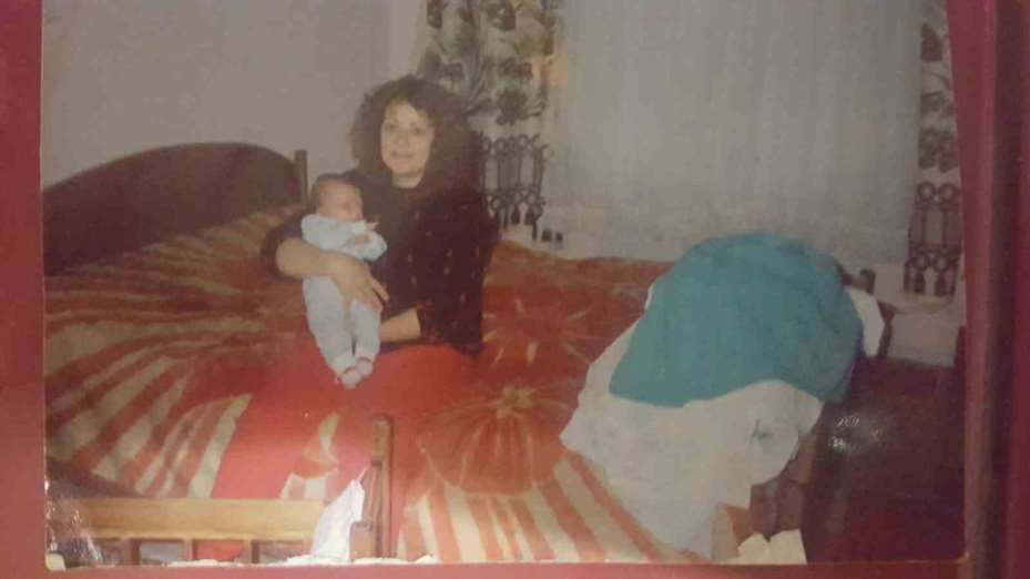 Kaynanasının eline doğduğunu kız isteme merasiminde fark etti
