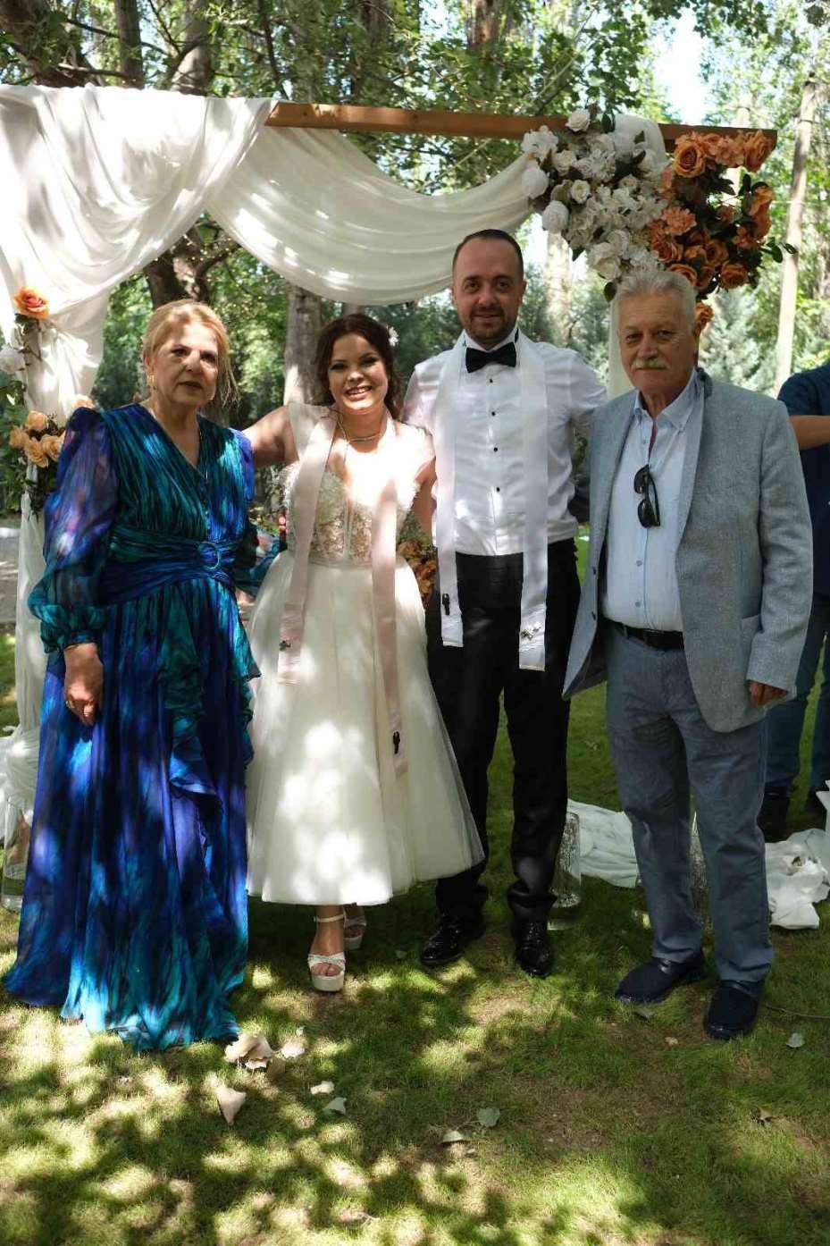 Kaynanasının eline doğduğunu kız isteme merasiminde fark etti
