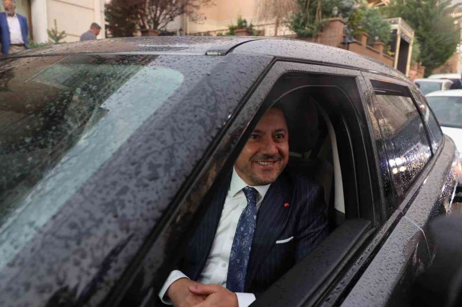 Başkan Arı, makam şoförünün gelin aracını sürdü
