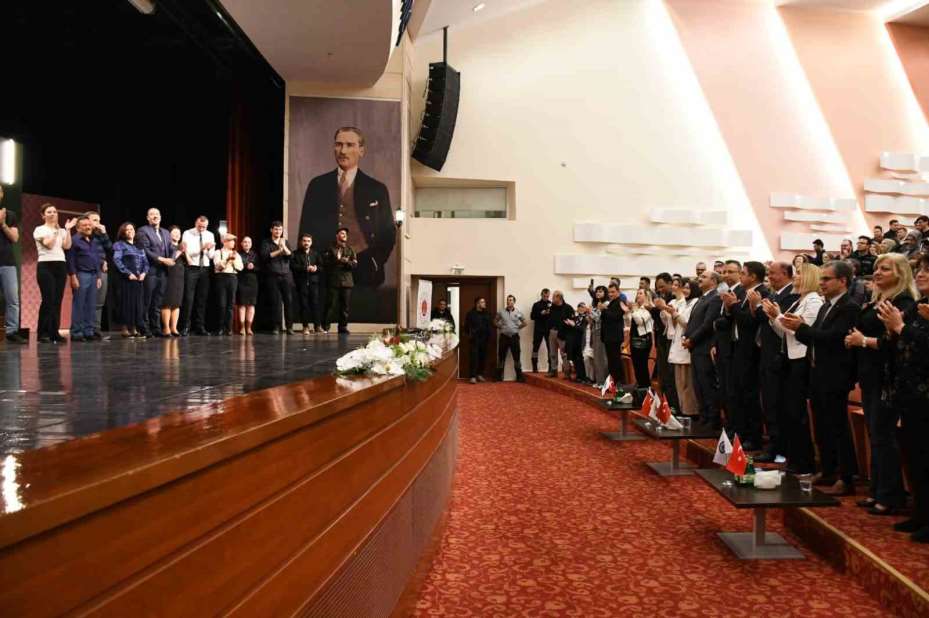 Eskişehir Cumhuriyet Başsavcılığı yargı mensuplarınca hazırlanan "Reis Bey" oyunu sahnelendi