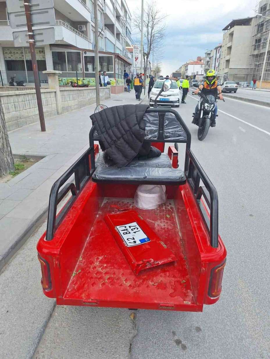 Karapınar’da motosikletler çarpıştı: 3 yaralı