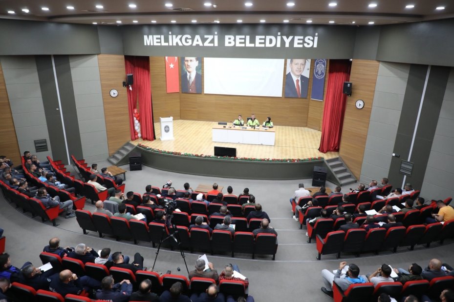 Melikgazi personeline trafik güvenliği eğitimi verildi
