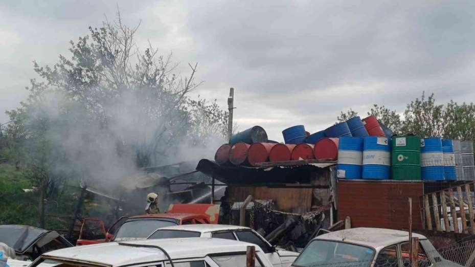 Başkent’te yangın: Varil patlaması korkuttu
