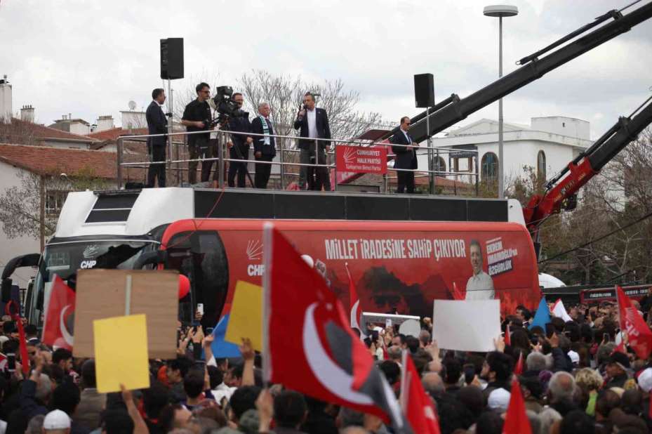 CHP Genel Başkanı Özel: "Ekrem başkanı içeride tutmanın bedeli 2.2 trilyon"