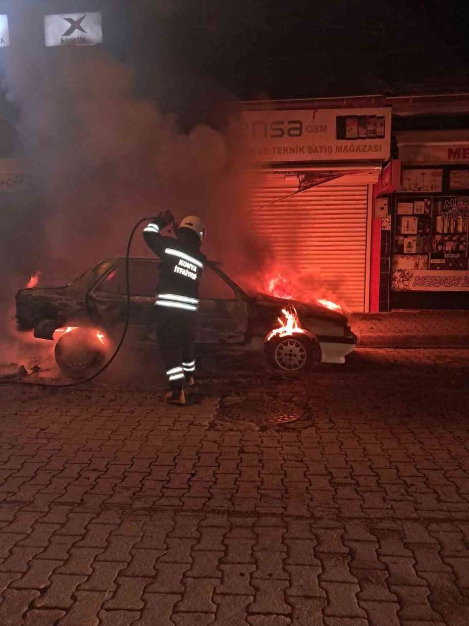 Konya’da 4 araç kundaklandı
