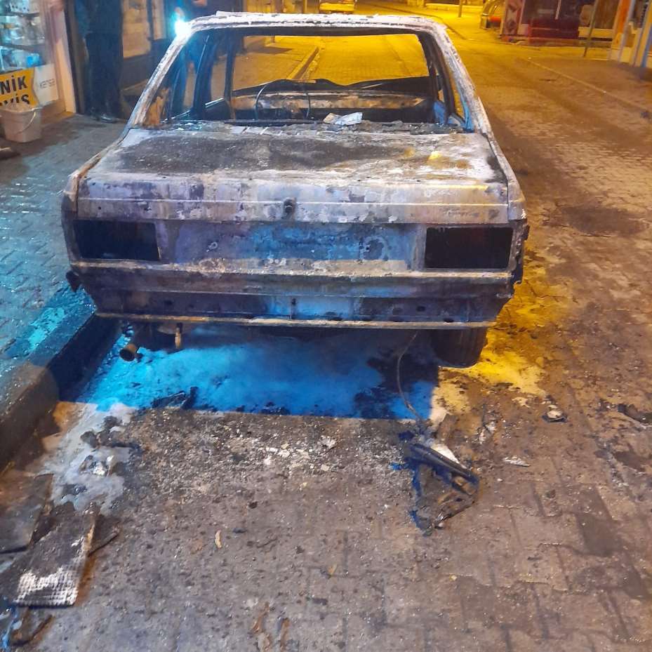 Konya’da 4 araç kundaklandı