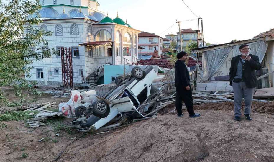 Takla atan Tofaş hurdaya döndü: 1 yaralı