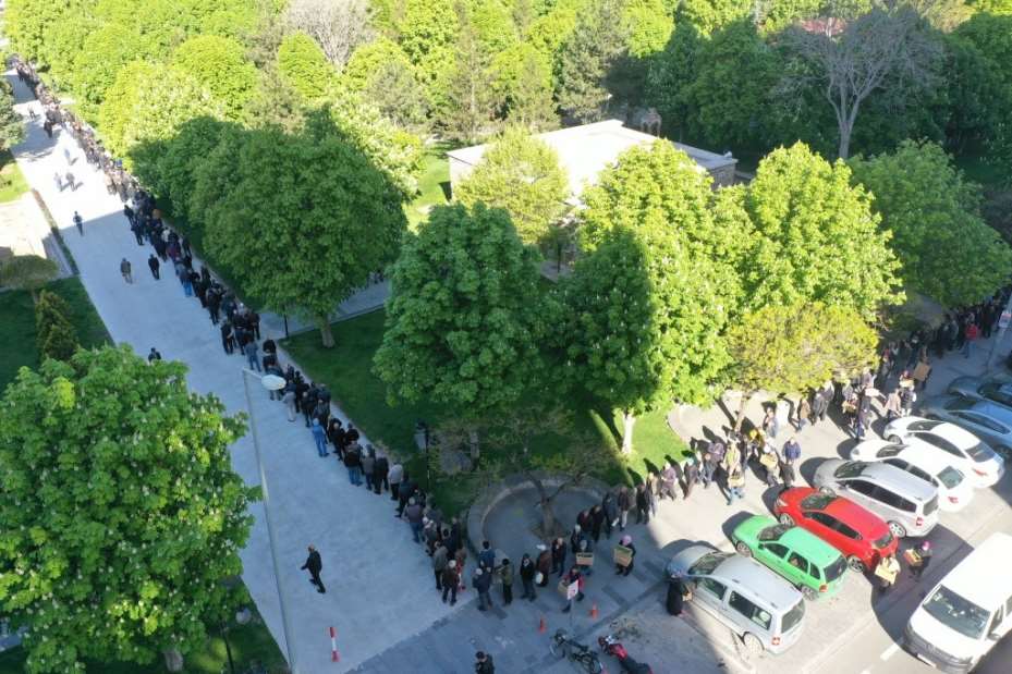 Başkan Çolakbayrakdar’dan organik domates fidesi dağıtımına davet