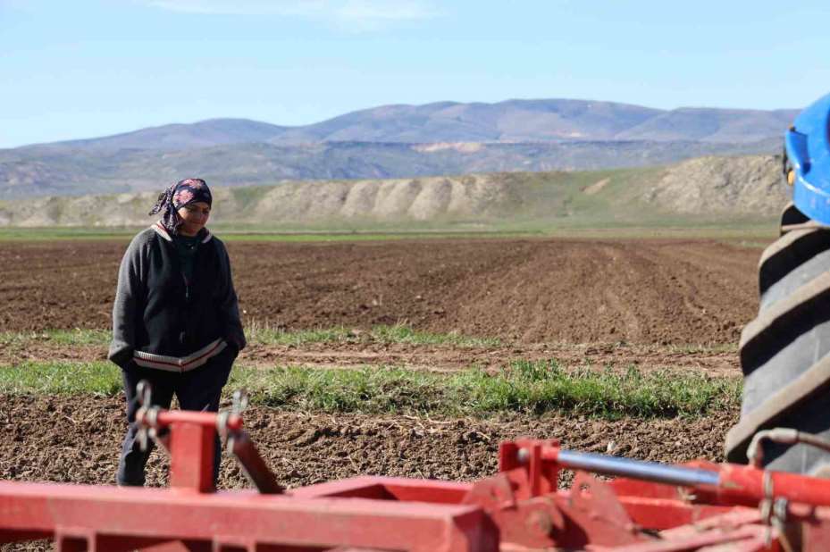 ’Kadın başına olmaz’ dediler, köyünde ilkleri yaptı
