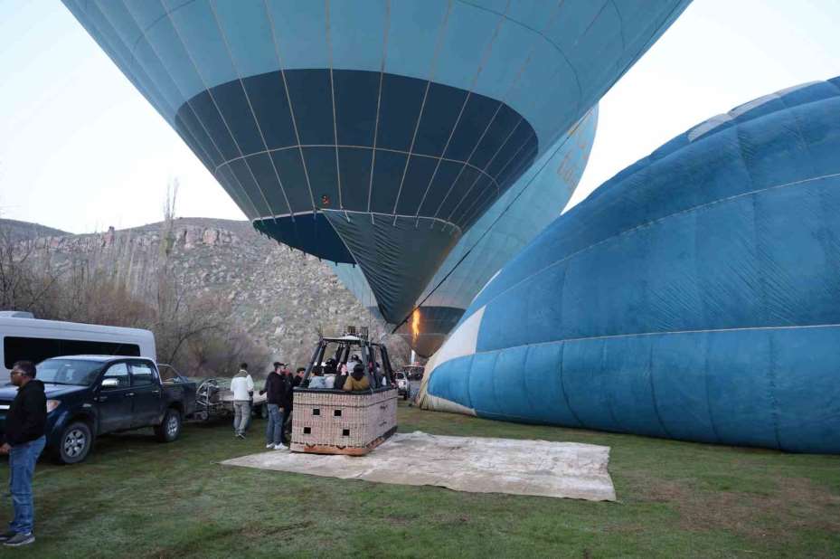 Turistler balon ile Ihlara Vadisi’ni havadan keşfediyor