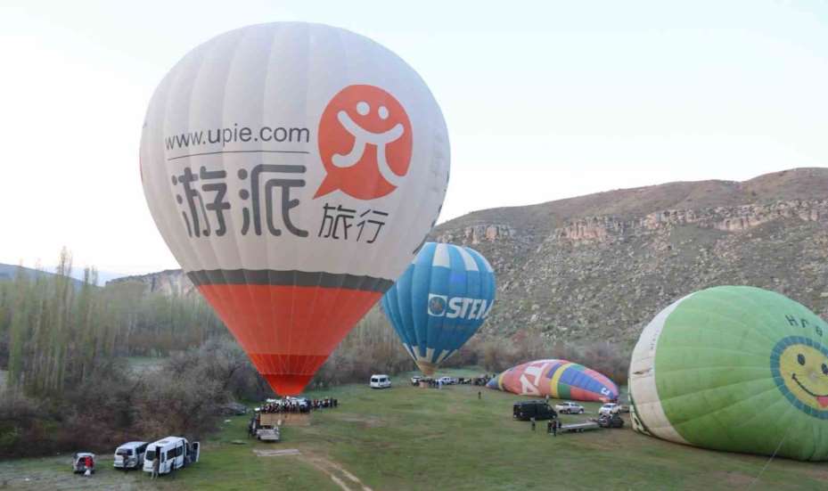 Turistler balon ile Ihlara Vadisi’ni havadan keşfediyor