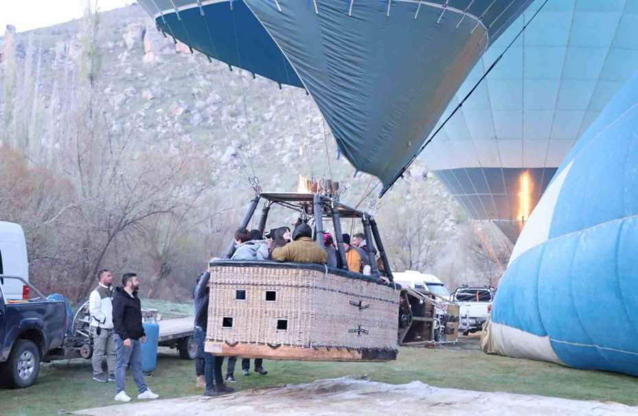 Turistler balon ile Ihlara Vadisi’ni havadan keşfediyor