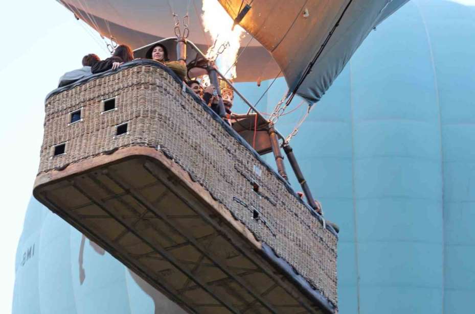 Turistler balon ile Ihlara Vadisi’ni havadan keşfediyor