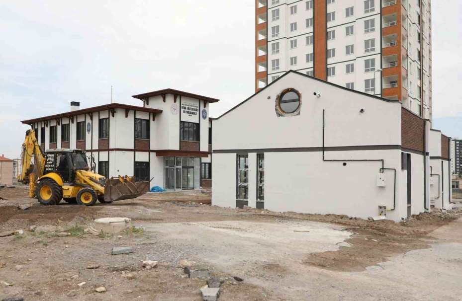 Melikgazi’de sağlık merkezlerine çevre düzenlemesi yapılıyor
