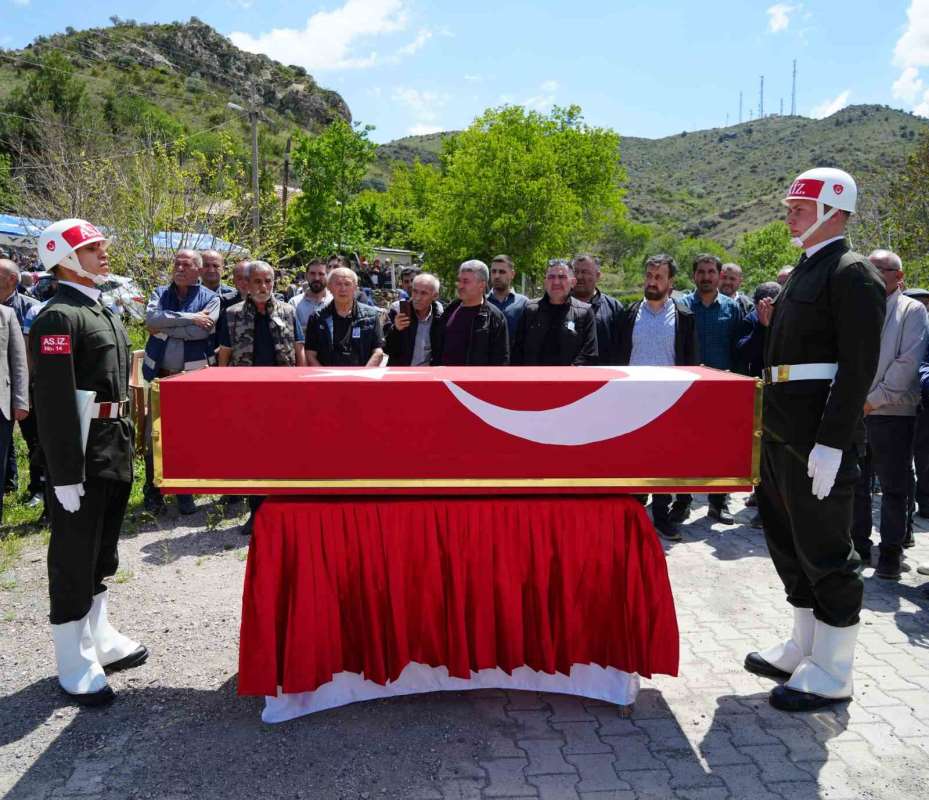Karbonmonoksit gazından zehirlenen gazi ve eşi toprağa verildi