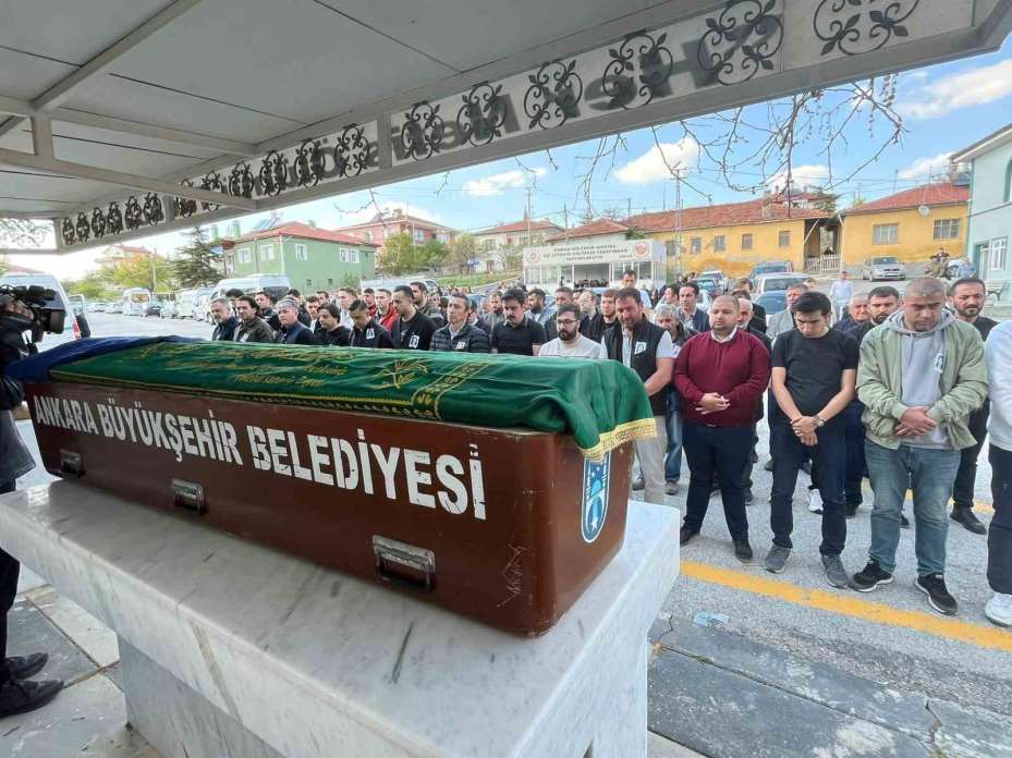 Komşusu tarafından öldürülen genç kız, son yolculuğuna uğurlandı